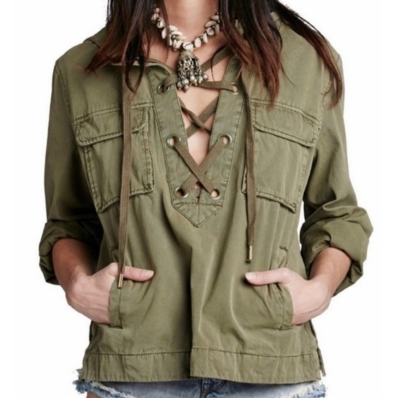 Free People Tops - Free People pull over with hood